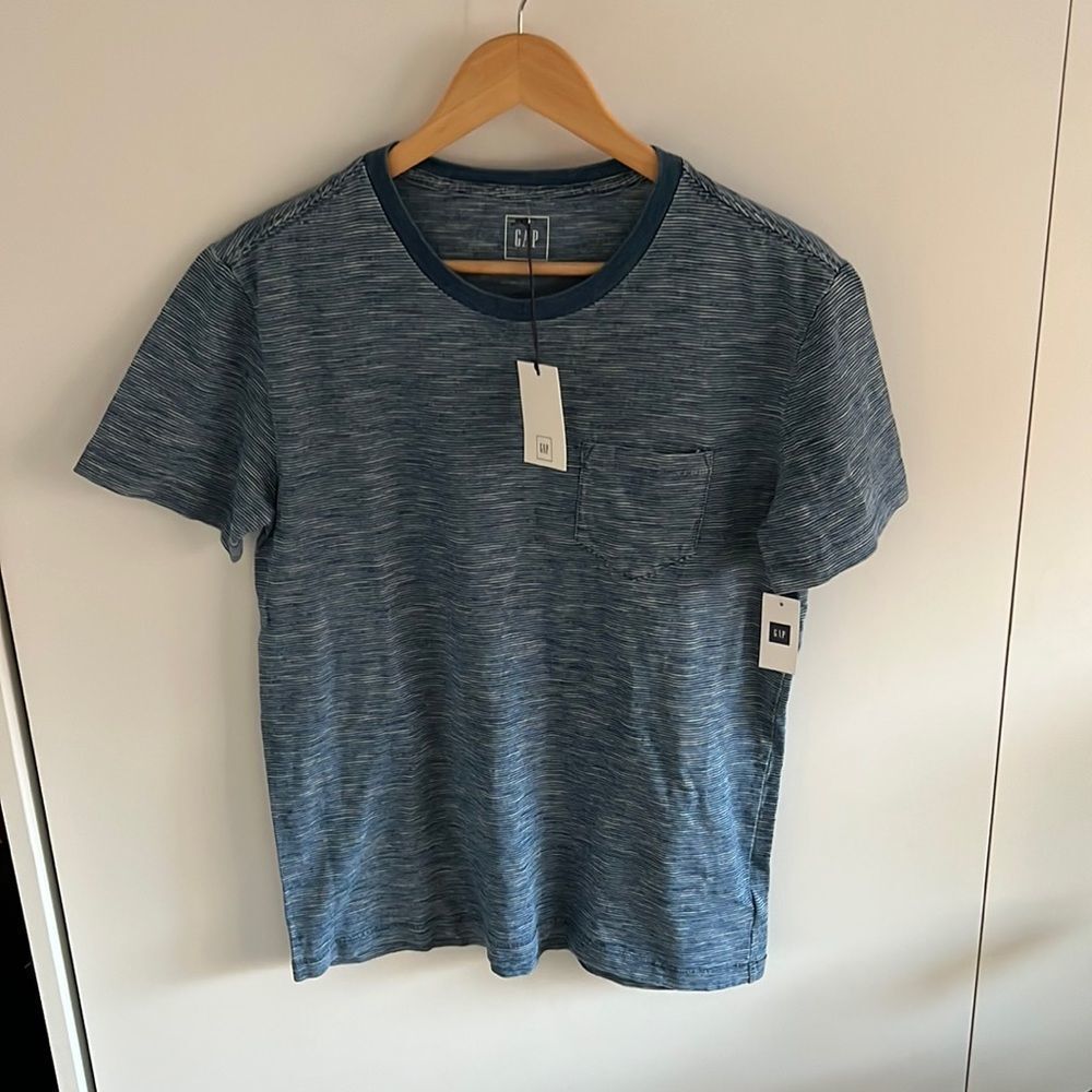 NWT - Gap mens cotton t-shirt